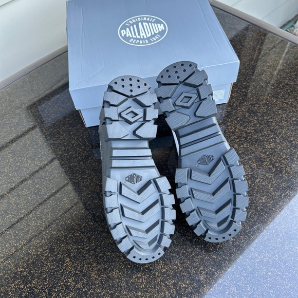 Palladium Revolt Hi Top Sneakers White Black Chunky Sole US 6 EU 37 NWB - Picture 6 of 7